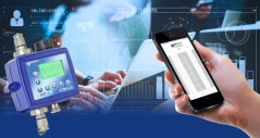 Un contatore di particelle ICM 4.0 che mostra la sua connettività wireless. La foto evidenzia la possibilità di monitorare i dati tramite smartphone e computer.